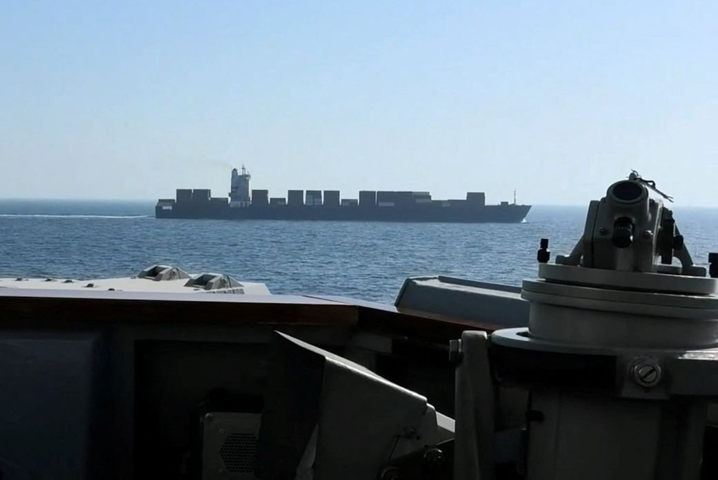 Iran Seizes Vessels in Strait of Hormuz, Raising Global Shipping and Oil Supply Fears