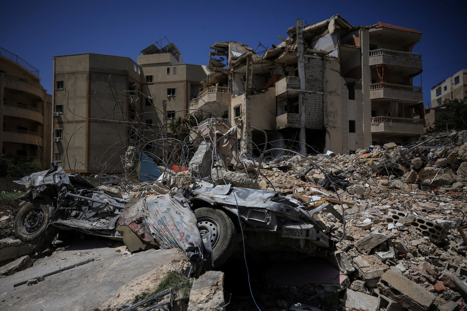 Israel and Lebanon Agree to 10-Day Ceasefire as Fragile Truce Begins Amid Ongoing Tensions