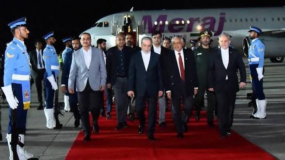 Iran’s Foreign Minister Arrive, Indirect Diplomacy Resumes as US and Iran Circle Talks in Pakistan